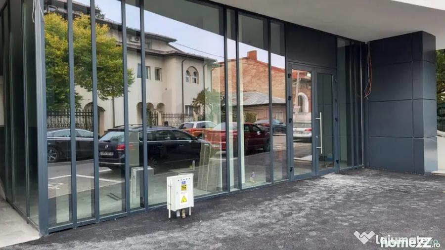 Spațiu comercial, de 320 mp, în Parcul Carol