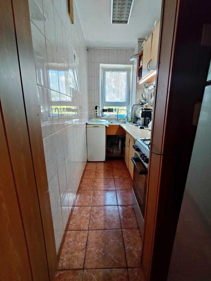 Apartament cu 3 camere semidecomandat în Florilor