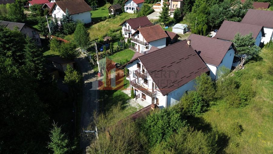 Casă individuală cu 7 camere cu Canalizare în Bran