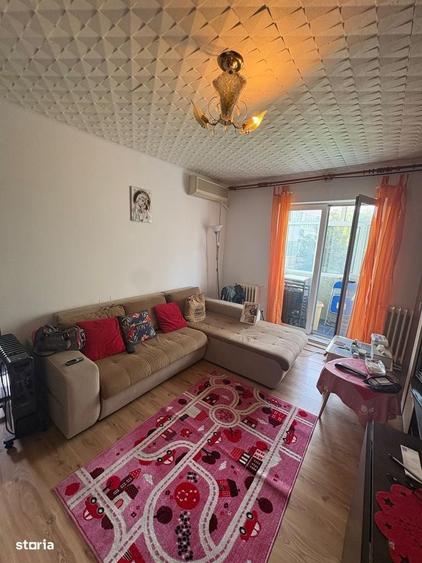 Apartament cu 3 camere semidecomandat în Central