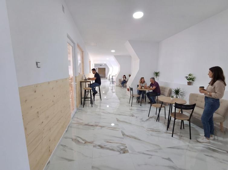 Spațiu comercial, de 2,000 mp, în Exterior Vest