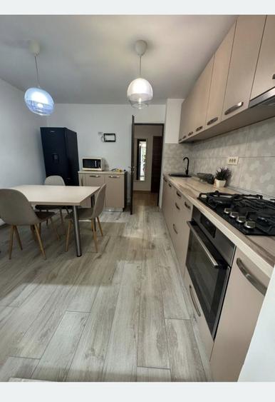 Apartament cu 3 camere decomandat în Mofleni