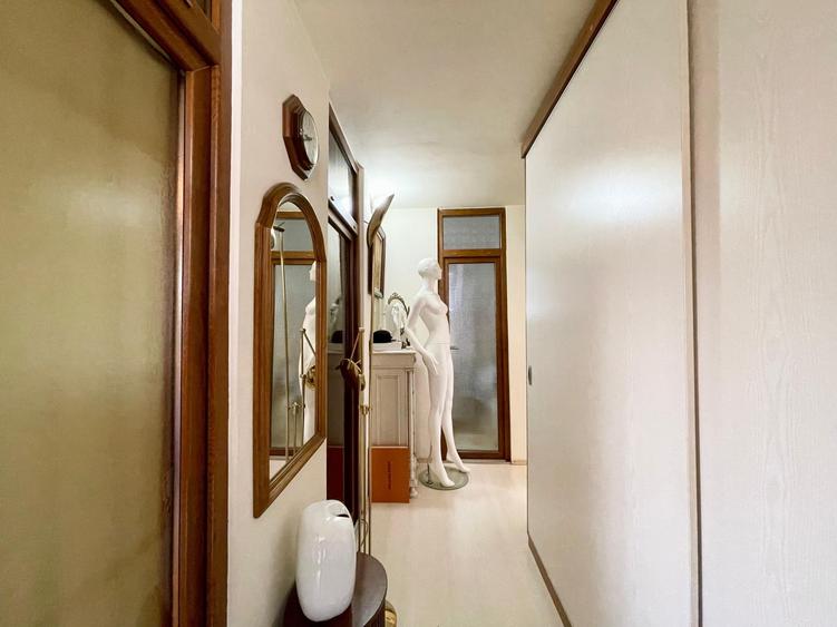 Apartament cu 3 camere decomandat, mobilat în Girocului