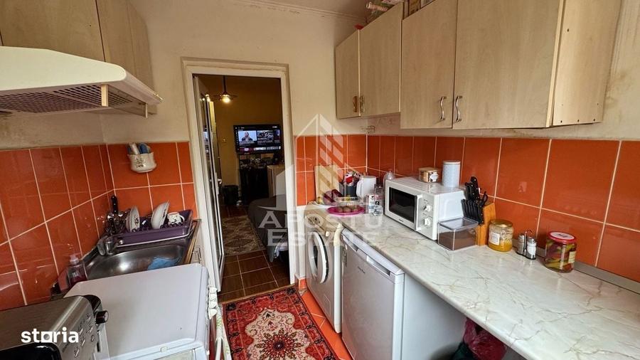 Apartament cu 2 camere semidecomandat în Lipovei