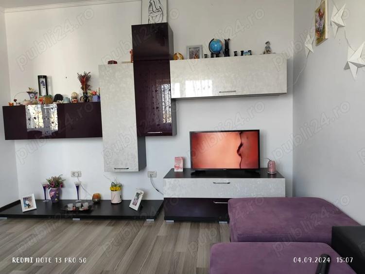 Apartament cu 3 camere decomandat, mobilat în Poarta 6