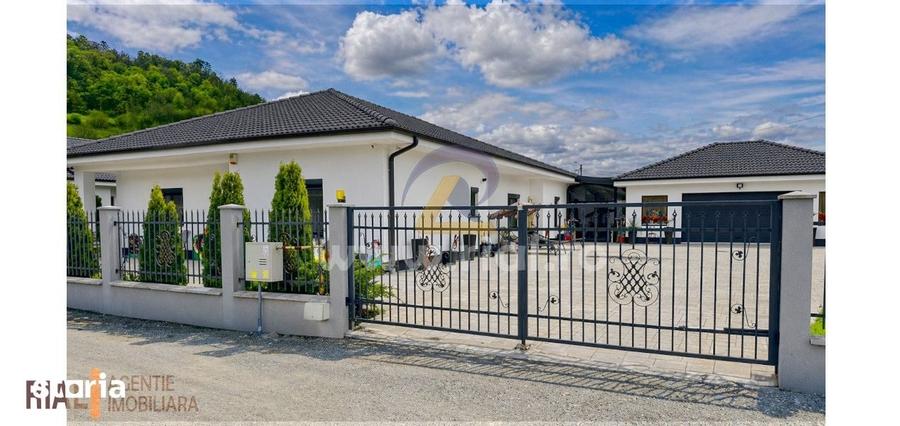 Casă cu 4 camere cu Teren 1141 Mp în Central