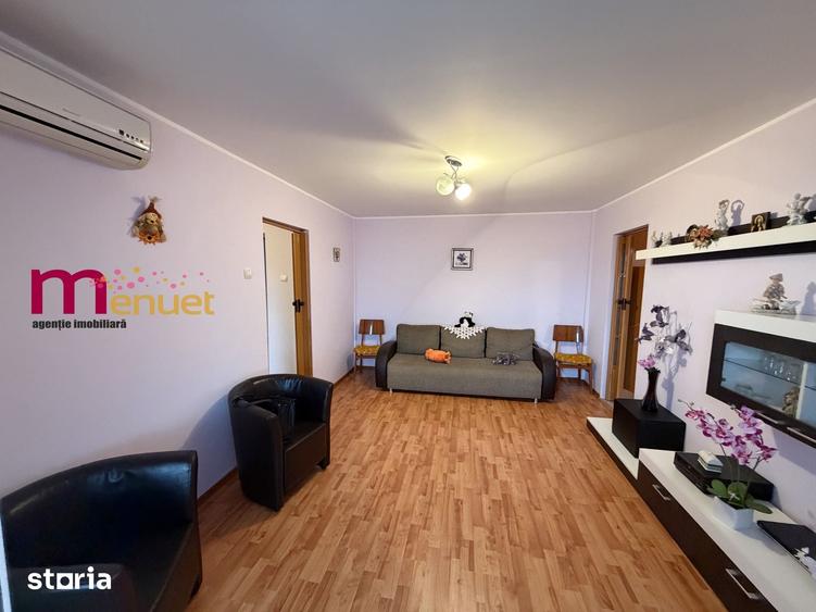 Apartament cu 3 camere semidecomandat în Central