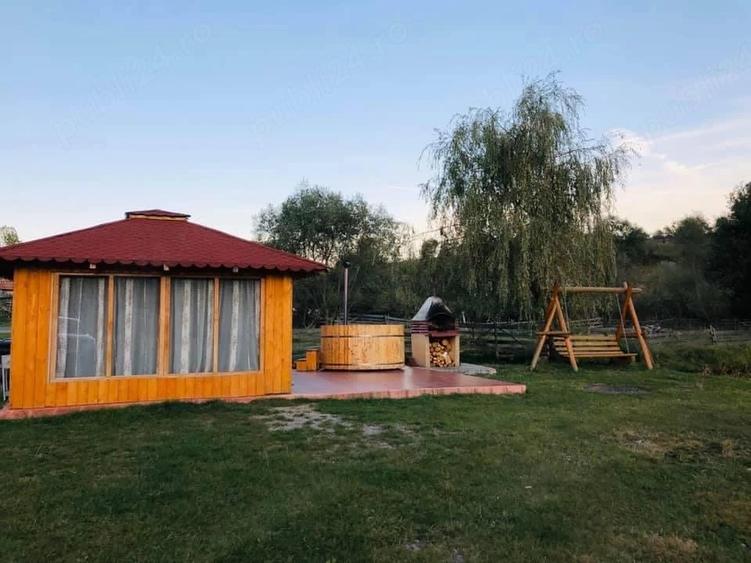 Casă cu 9 camere cu Teren 8233 Mp în Mărgău