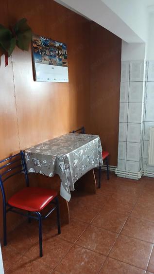 Garsonieră decomandată în Contactoare