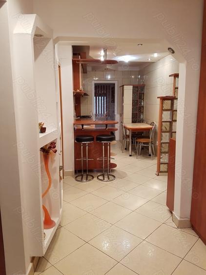 Apartament cu 3 camere decomandat în Lipovei