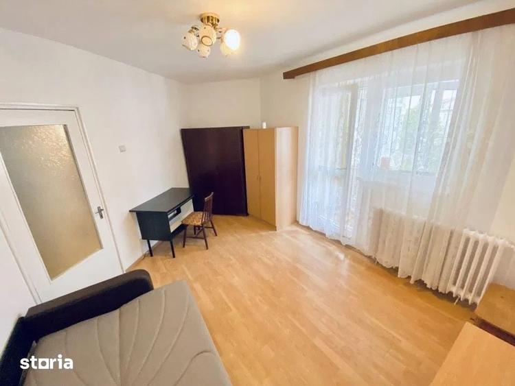 Garsonieră decomandată în Central