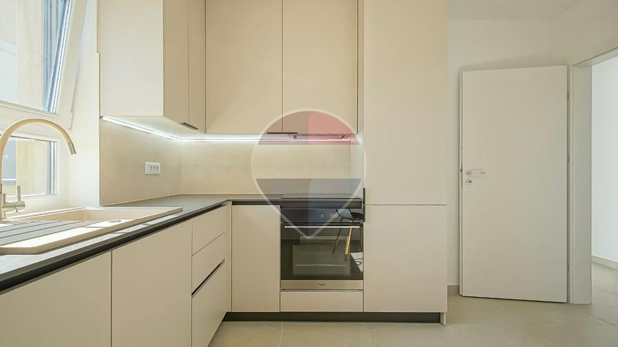 Apartament cu 2 camere decomandat, mobilat în Tractorul
