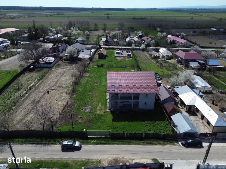 Casă cu 6 camere cu Teren 1025 Mp în Garoafa