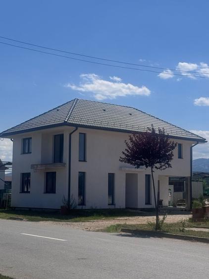 Casă cu 3 camere în Veștem
