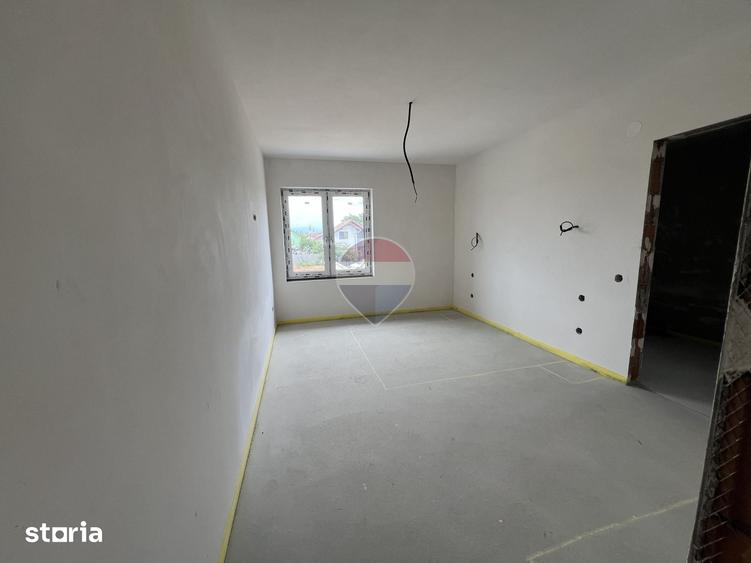 Casă cu 4 camere cu Teren 600 Mp în Țiglari