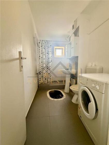 Apartament cu 2 camere semidecomandat, mobilat în Dâmbovița