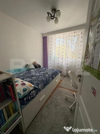 Apartament cu 4 camere decomandat în Central