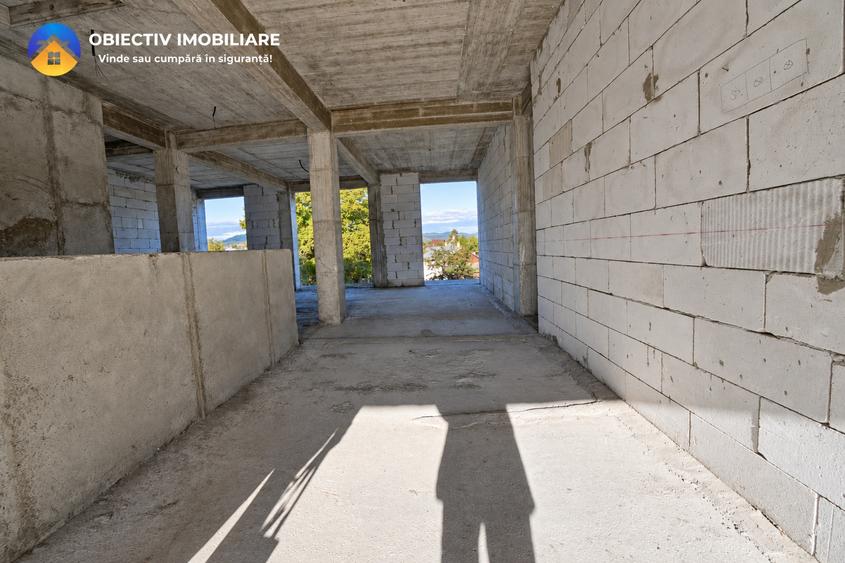 Casă individuală cu 5 camere cu Teren 1400 Mp în Central