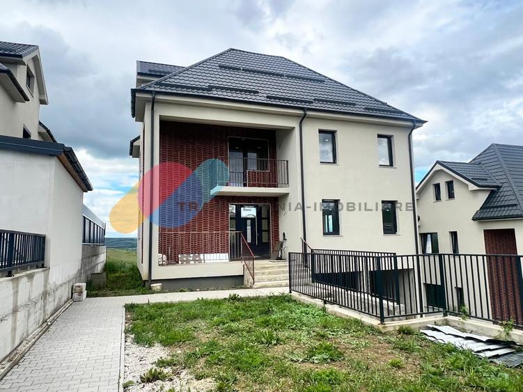 Casă individuală cu 5 camere cu Canalizare în Dezmir