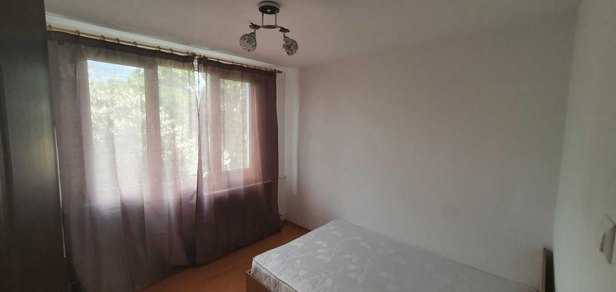 Apartament cu 3 camere semidecomandat în Valea Ialomiței
