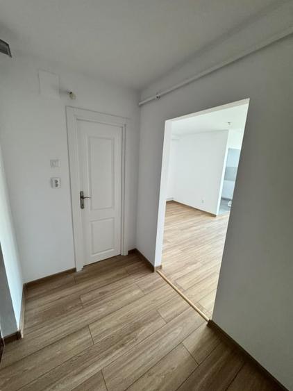 Garsonieră decomandată în Decebal