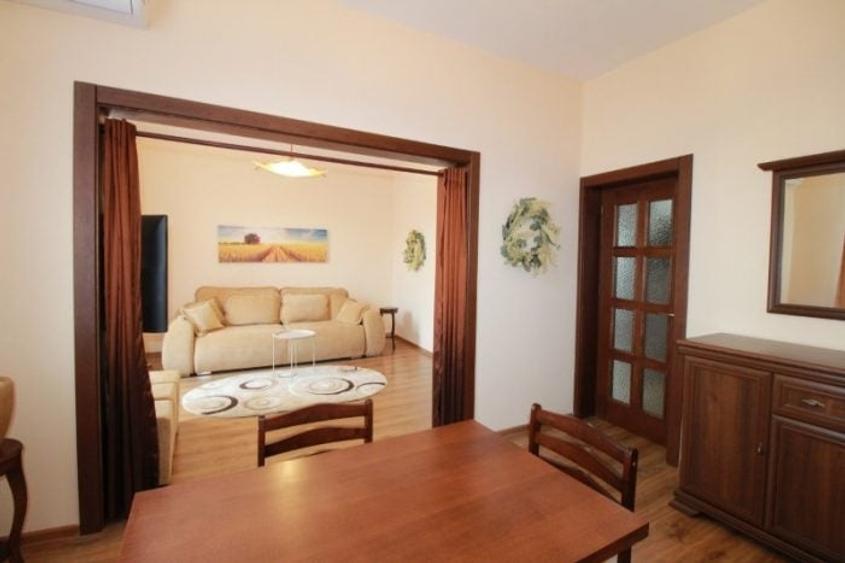 Apartament cu 2 camere semidecomandat, mobilat în Romană