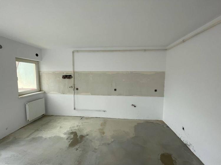 Apartament cu 2 camere decomandat în Europa