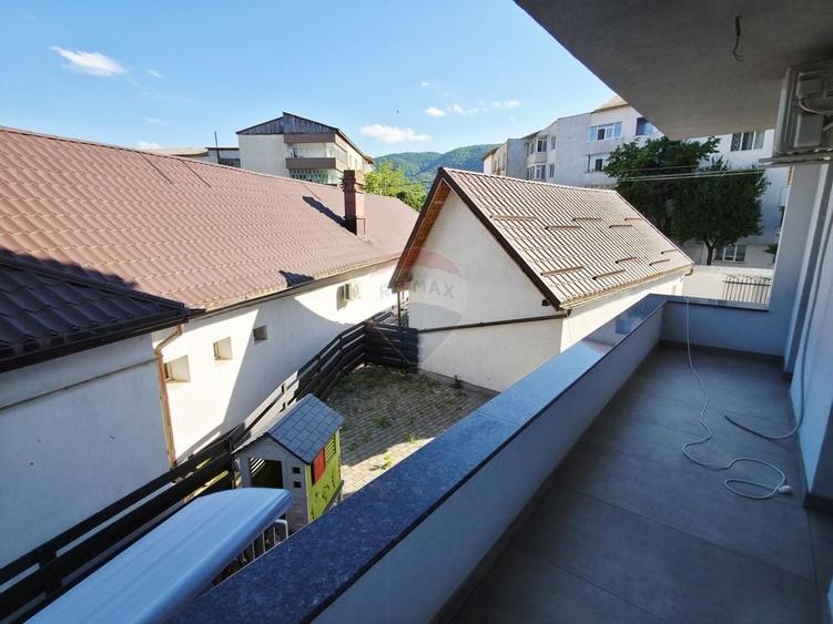 Apartament cu 5 camere de vânzare în zona Precista - 39