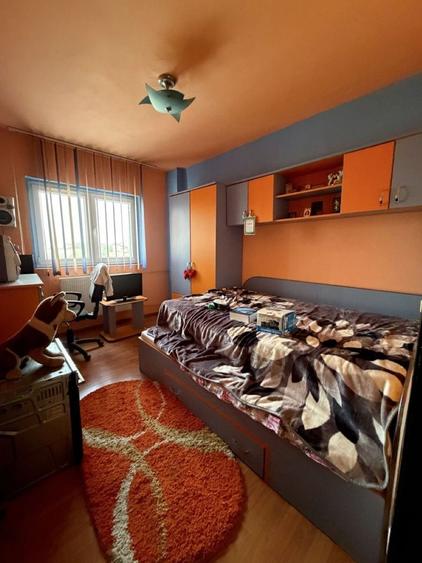 Apartament cu 4 camere semidecomandat în Brâncoveanu