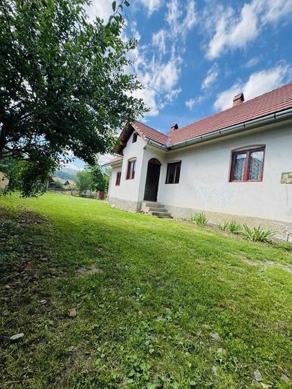 Casă cu 3 camere în Casinu Nou