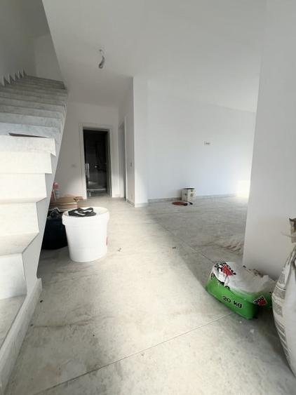 Duplex cu 5 camere cu Canalizare în Giarmata