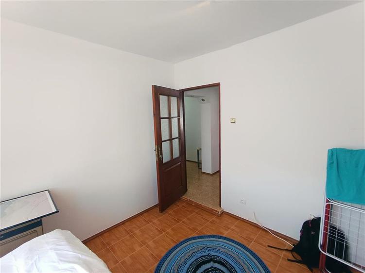 Apartament 3 camere in zona centrala Moldova Noua - 9
