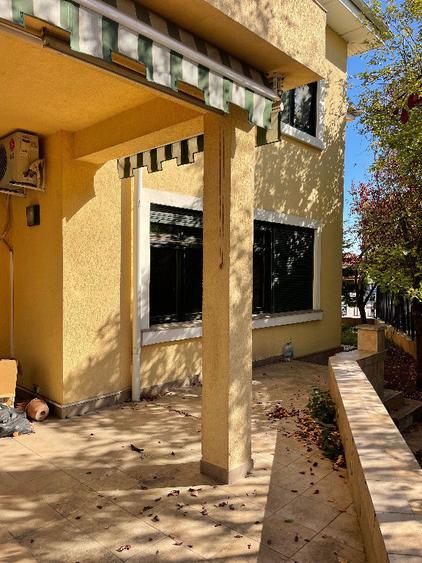 Casă cu 5 camere cu Teren 652 Mp în Sisești