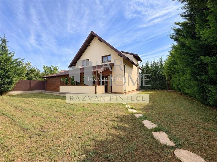 Casa cu 4 camere in cartier rezidential cu piscina, Paulesti