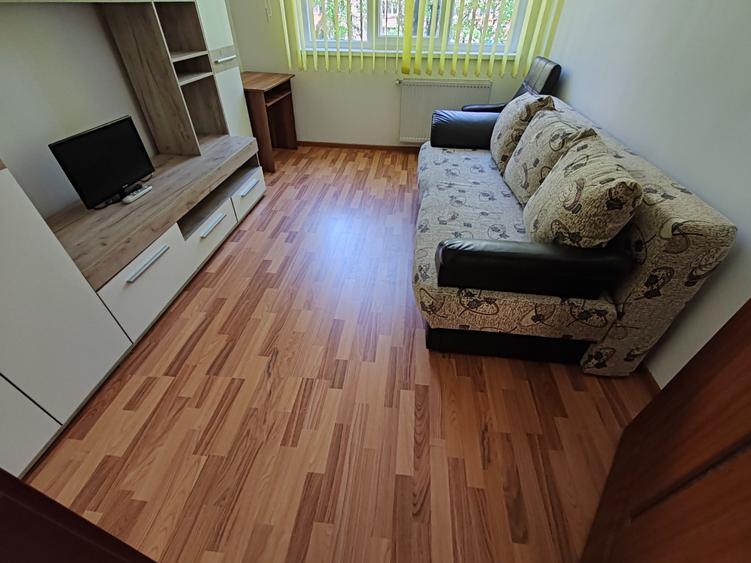 Apartament cu 3 camere semidecomandat, mobilat în Centrul Civic