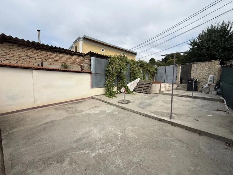 Casă cu 4 camere cu Teren 240 Mp în Păcii