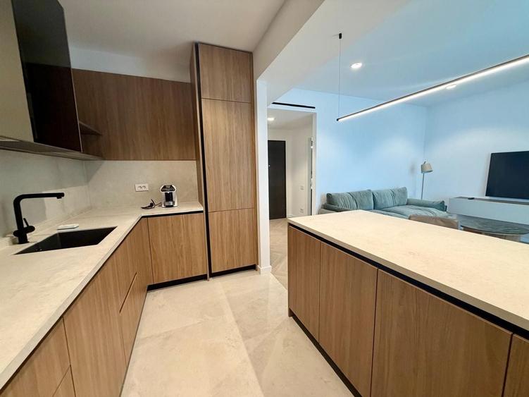 Apartament cu 3 camere decomandat, mobilat în Iancu Nicolae