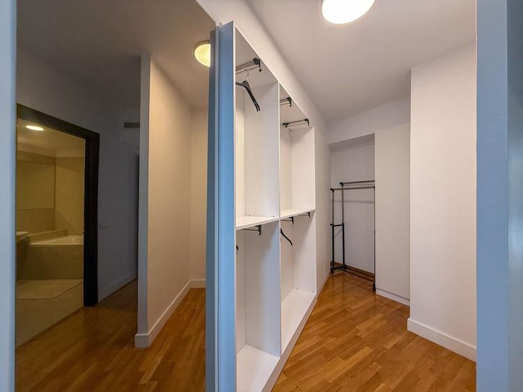 Apartament cu 3 camere semidecomandat în Herăstrău