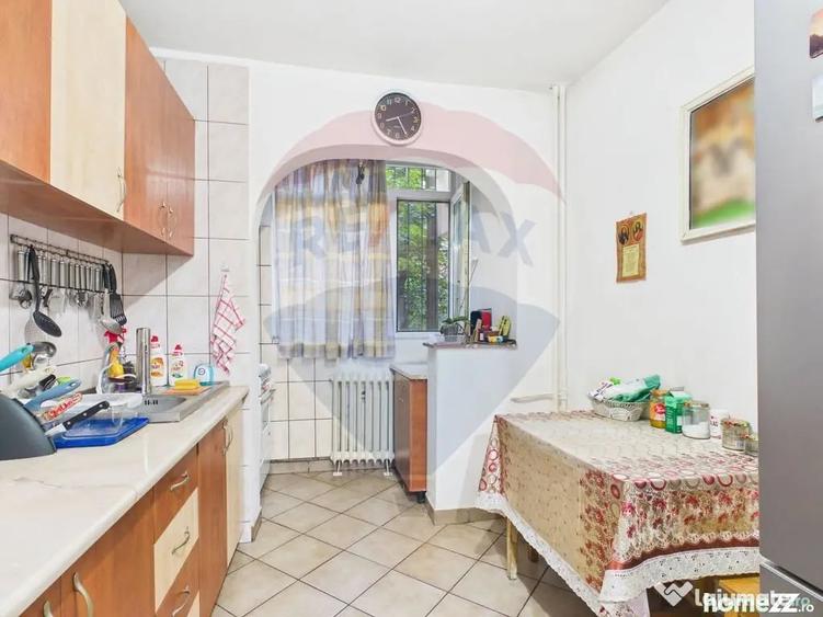 Apartament cu 3 camere decomandat în Colentina