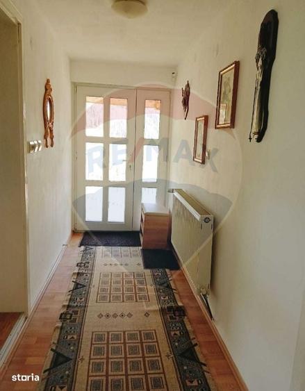 Casă cu 4 camere în Catrinari