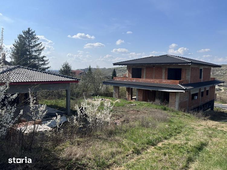 Casă cu 5 camere cu Teren 684 Mp în Spitalul Județean