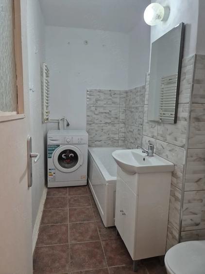 Garsonieră decomandată în Girocului