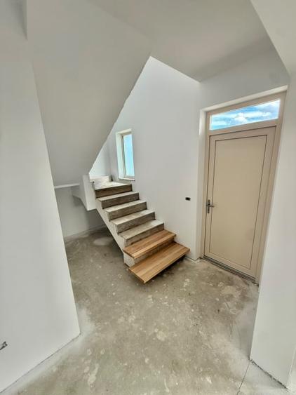 Casă individuală cu 5 camere cu Teren 480 Mp în Horodnic