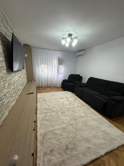 Apartament cu 3 camere în Tomis III