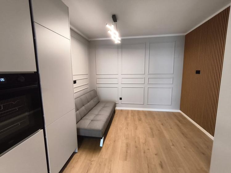 Apartament cu 3 camere semidecomandat în Florești