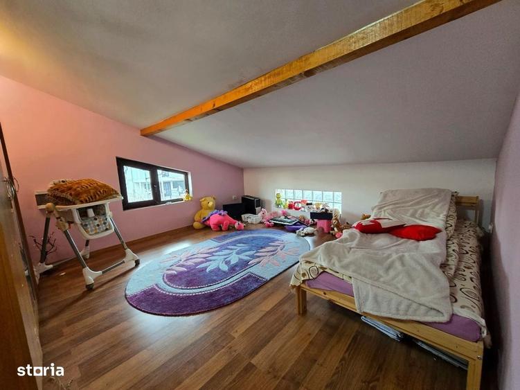 Casă cu 4 camere în Sintești