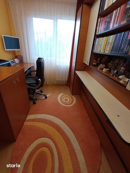 Vand apartament 3 camere,decomandat,confort 2,etaj 3 - 4