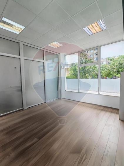 Spațiu comercial, de 81 mp, în Noua