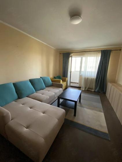 Apartament cu 3 camere decomandat în Lipovei
