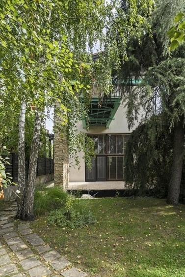 Casă individuală cu 5 camere cu Canalizare în Băneasa